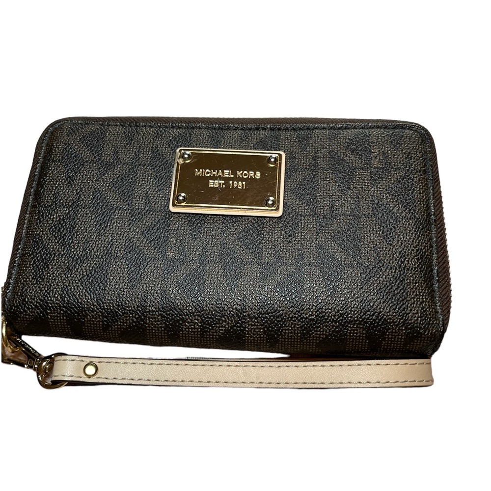 Michael Kors wristlet